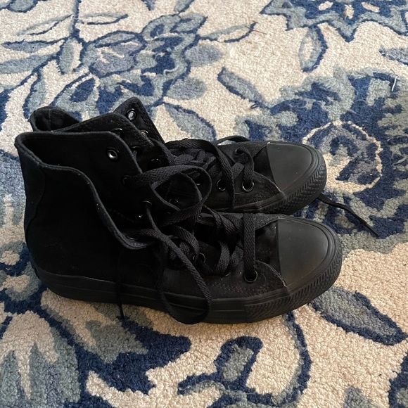 All black converse - Picture 3 of 3